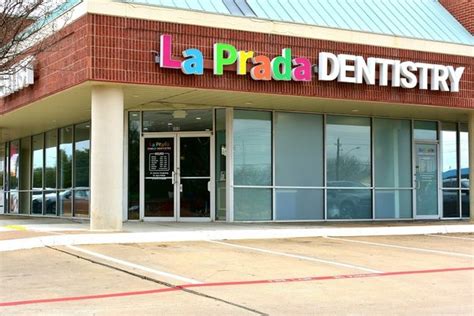 la prada dental garland.